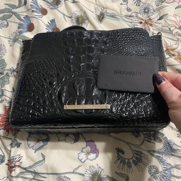 Hillary Crossbody - Picture 1 of 2